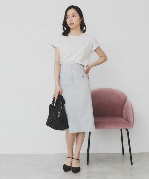 index(インデックス)の「◆《6色展開/S-3Lサイズ》フラワー刺繍Tシャツ【汗ジミ防止/吸水速乾/接触冷感/UVケア/洗濯機洗い可】(Tシャツ/カットソー・レディース・ブラック/オフホワイト/ピンク/ナチュラル/ダークグレー/ホワイト系9・44/40/38/42/36)」の22枚目の写真
