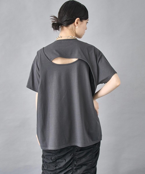 ANAP(アナップ)の「バック オープン デザイン Tシャツ(Tシャツ/カットソー・レディース・ホワイト/スミクロ/マスタード・FREE)」の1枚目の写真