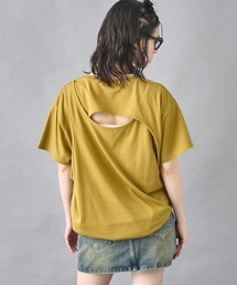 バック オープン デザイン Tシャツ