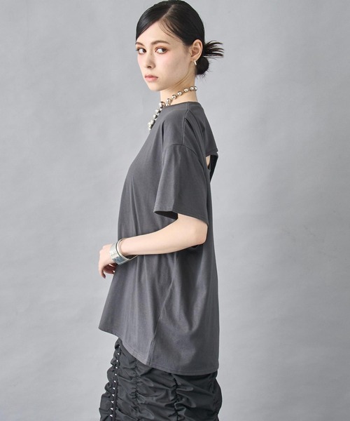 ANAP(アナップ)の「バック オープン デザイン Tシャツ(Tシャツ/カットソー・レディース・ホワイト/スミクロ/マスタード・FREE)」の19枚目の写真