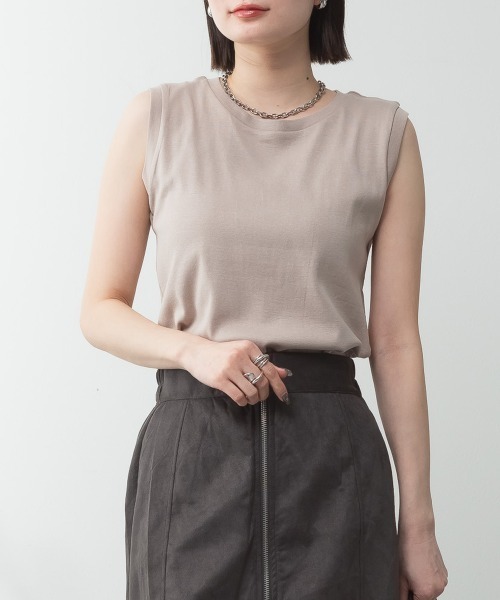 RCD(アールシーディー)の「ラウンドネックノースリーブトップ(Tシャツ/カットソー・レディース・ブラック/杢グレー/カーキ/グレイッシュベージュ/チャコールグレー/オフホワイト・LL/L/3L/4L/M)」の5枚目の写真