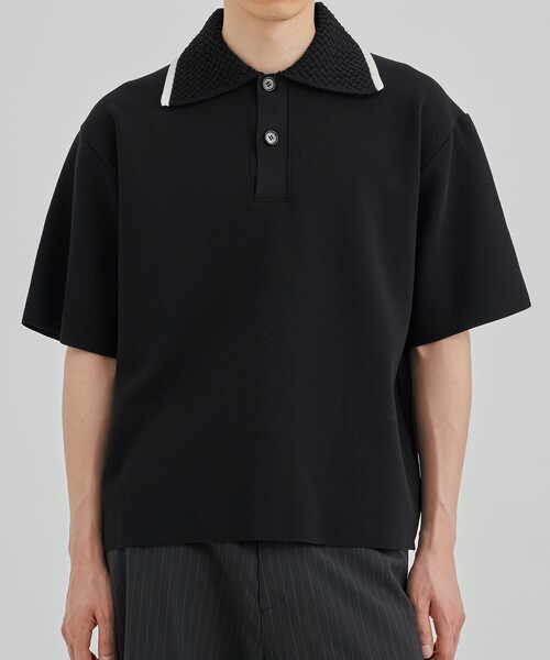 UNITED TOKYO（ユナイテッドトウキョウ）の「クロシェモダール ニットポロ　｜夏服/衿切替（ニット/セーター・メンズ・オフホワイト/ブラック・1/2）」の2枚目の写真