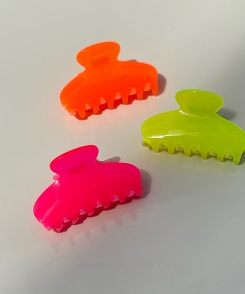 tone（トーン）の「KuKuLu TOKYO/basic バンスクリップ（バレッタ/ヘアクリップ・レディース・ブルー系その他2/ブルー系その他3/ピンク系その他/パープル系その他3/レッド系その他2/パープル系その他/パープル系その他2/ピンク/レッド系その他/ブルー系その他/イエロー/ピンク系その他2/ピンク系その他3/オレンジ・FREE）」の8枚目の写真