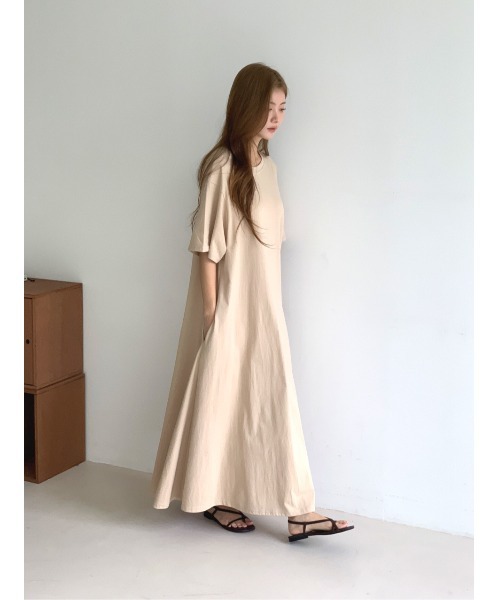 MINS MINIS(ミンスミニス)の「デイリークルーネックワンピース(ワンピース・レディース・ベージュ/ブラック・FREE)」の2枚目の写真