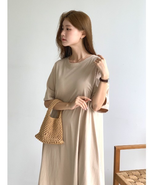 MINS MINIS(ミンスミニス)の「デイリークルーネックワンピース(ワンピース・レディース・ベージュ/ブラック・FREE)」の4枚目の写真