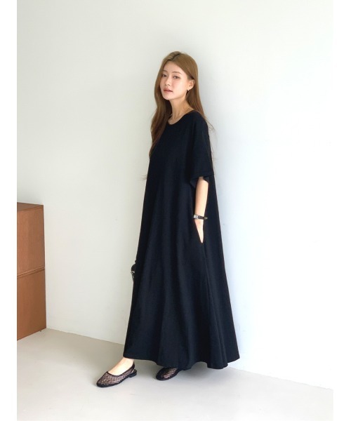 MINS MINIS(ミンスミニス)の「デイリークルーネックワンピース(ワンピース・レディース・ベージュ/ブラック・FREE)」の3枚目の写真