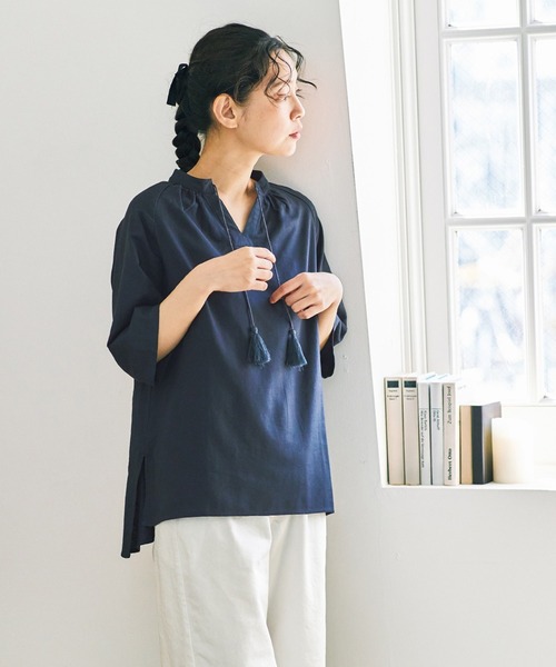 and myera(アンド マイラ)の「and myera タッセルブラウス(シャツ/ブラウス・レディース・ネイビー/グリーン/レッド・M/L/S)」の13枚目の写真