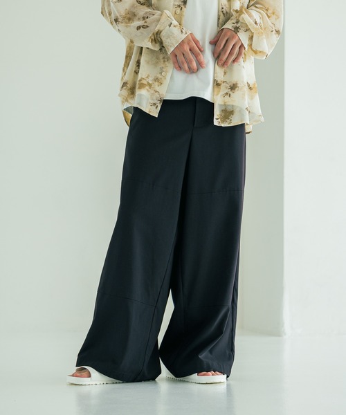 LAKOLE（ラコレ）の「ダブルニーワイドパンツ / 572112（その他パンツ・メンズ・ベージュ/ブラック・LARGE/MEDIUM）」の2枚目の写真