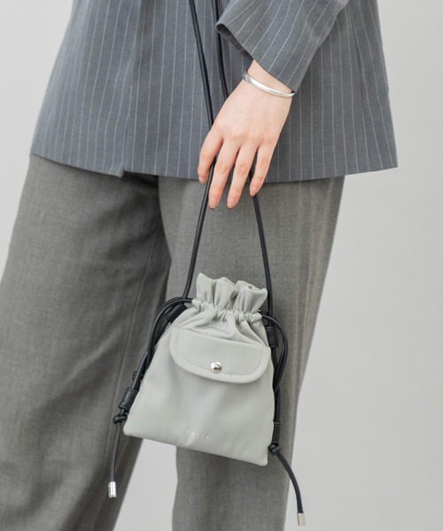 EDITA.(エディータ)の「Round pocket shoulder bag 男女兼用 / ショルダーバッグ(ショルダーバッグ・レディース・ブラック/グレー・FREE)」の2枚目の写真