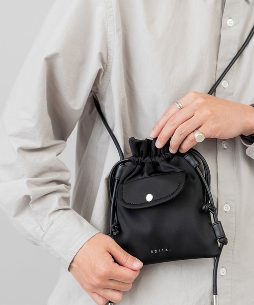 EDITA.(エディータ)の「Round pocket shoulder bag 男女兼用 / ショルダーバッグ(ショルダーバッグ・レディース・ブラック/グレー・FREE)」の1枚目の写真