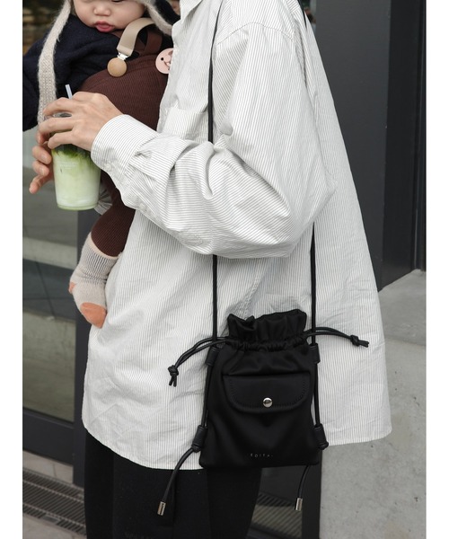 EDITA.(エディータ)の「Round pocket shoulder bag 男女兼用 / ショルダーバッグ(ショルダーバッグ・レディース・ブラック/グレー・FREE)」の10枚目の写真