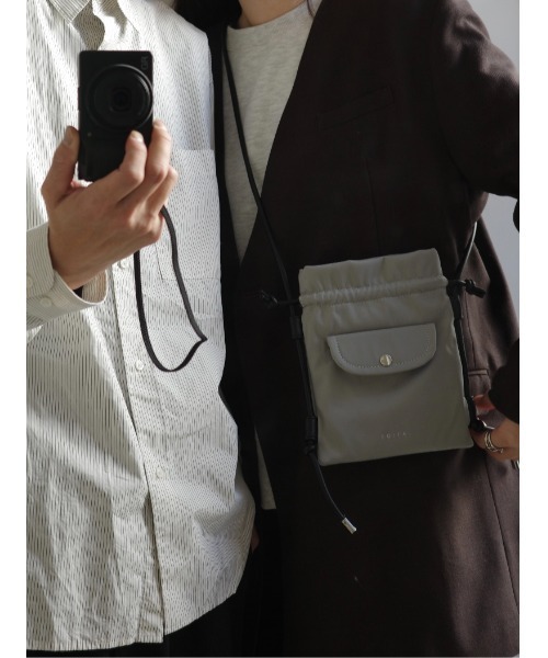 EDITA.(エディータ)の「Round pocket shoulder bag 男女兼用 / ショルダーバッグ(ショルダーバッグ・レディース・ブラック/グレー・FREE)」の8枚目の写真