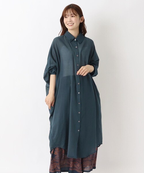 one'sterrace(ワンズテラス)の「リゾート ボイル前開きロングシャツ(シャツ/ブラウス・レディース・ブラック系8/ネイビー系5/アイボリー系8/カーキ系5・02)」の4枚目の写真