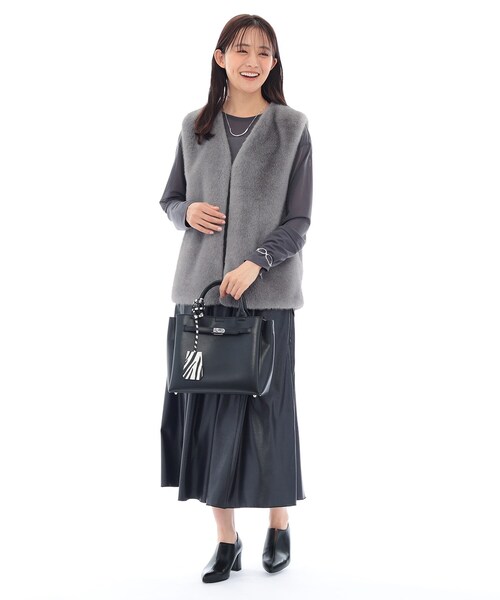 INDIVI（インディヴィ）の「ソフトタックミドルバッグ（ハンドバッグ・レディース・サンドベージュ/ブラック・00）」の3枚目の写真