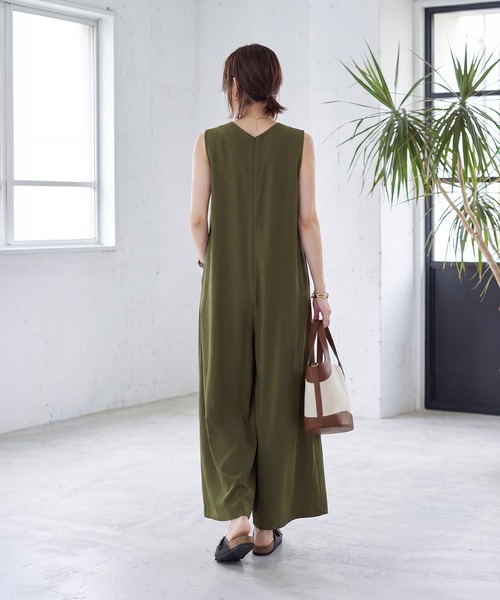STYLE DELI(スタイルデリ)の「さらさらツイル生地スタイリッシュサロペット(サロペット/オーバーオール・レディース・ネイビー/カーキ・01/02)」の12枚目の写真