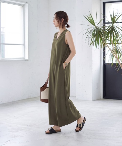 STYLE DELI(スタイルデリ)の「さらさらツイル生地スタイリッシュサロペット(サロペット/オーバーオール・レディース・ネイビー/カーキ・01/02)」の13枚目の写真