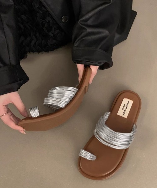 Miniministore(ミニミニストア)の「トングサンダル コードストラップサンダル(サンダル・レディース・ブラウン/シルバー/ブラック/ゴールド・22.5cm/23.0cm/23.5cm/24.0cm/24.5cm)」の15枚目の写真