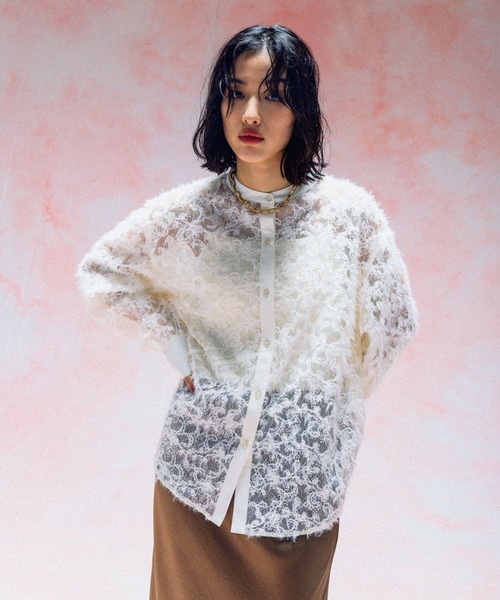 LEPSIM(レプシィム)の「ノーカラー刺繍レースシャツ 577238(シャツ/ブラウス・レディース・ブラック/オフホワイト・FREE)」の3枚目の写真