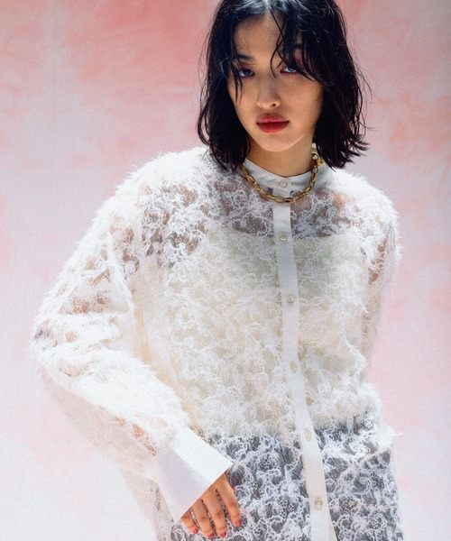 LEPSIM(レプシィム)の「ノーカラー刺繍レースシャツ 577238(シャツ/ブラウス・レディース・ブラック/オフホワイト・FREE)」の4枚目の写真