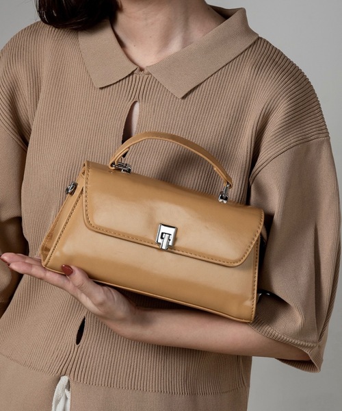lawgy(ラウジー)の「2way square buckle point bag / 2wayスクエアバックルポイントバッグ(ショルダーバッグ・レディース・ブラック/キャメル/ブラウン・FREE)」の1枚目の写真