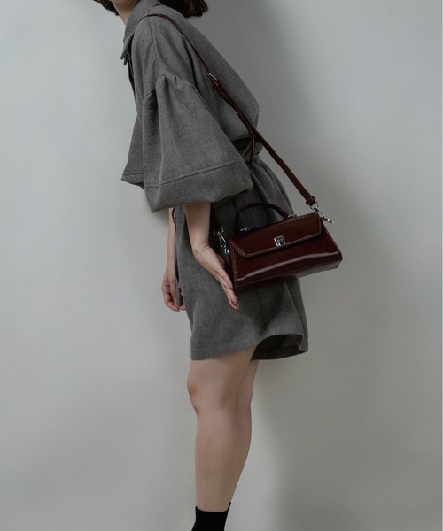 lawgy(ラウジー)の「2way square buckle point bag / 2wayスクエアバックルポイントバッグ(ショルダーバッグ・レディース・ブラック/キャメル/ブラウン・FREE)」の3枚目の写真