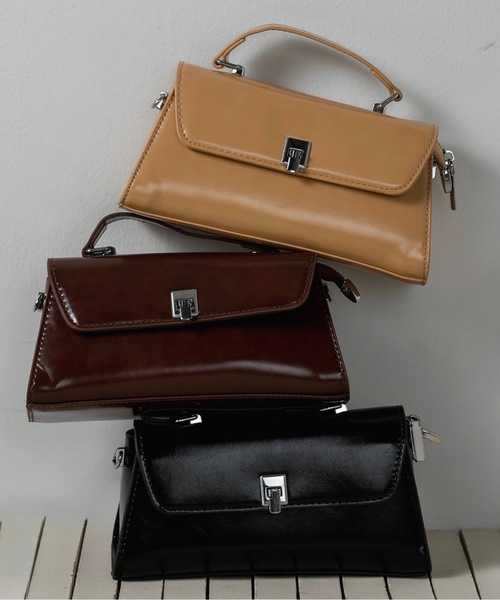 lawgy(ラウジー)の「2way square buckle point bag / 2wayスクエアバックルポイントバッグ(ショルダーバッグ・レディース・ブラック/キャメル/ブラウン・FREE)」の4枚目の写真
