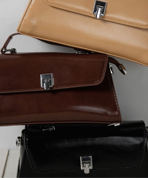 lawgy(ラウジー)の「2way square buckle point bag / 2wayスクエアバックルポイントバッグ(ショルダーバッグ・レディース・ブラック/キャメル/ブラウン・FREE)」の12枚目の写真