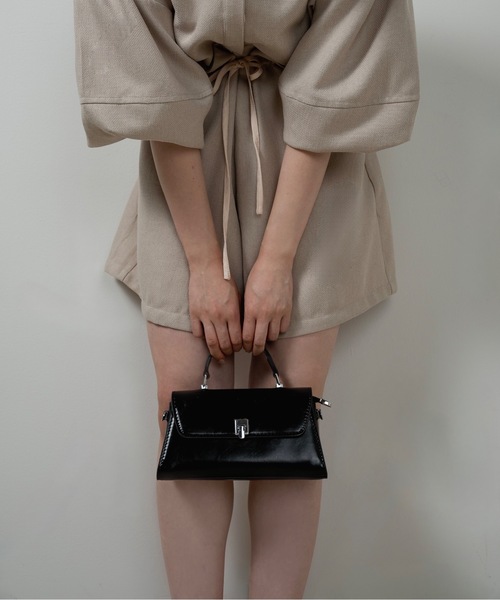 lawgy(ラウジー)の「2way square buckle point bag / 2wayスクエアバックルポイントバッグ(ショルダーバッグ・レディース・ブラック/キャメル/ブラウン・FREE)」の11枚目の写真