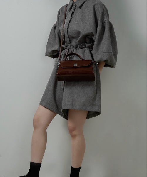 lawgy(ラウジー)の「2way square buckle point bag / 2wayスクエアバックルポイントバッグ(ショルダーバッグ・レディース・ブラック/キャメル/ブラウン・FREE)」の9枚目の写真