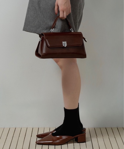 lawgy(ラウジー)の「2way square buckle point bag / 2wayスクエアバックルポイントバッグ(ショルダーバッグ・レディース・ブラック/キャメル/ブラウン・FREE)」の10枚目の写真