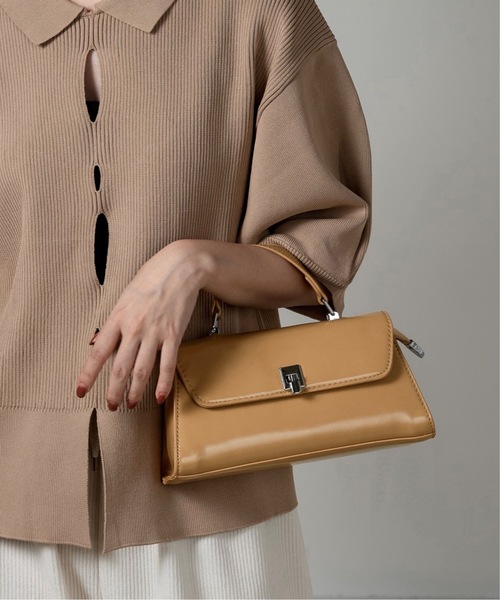 lawgy(ラウジー)の「2way square buckle point bag / 2wayスクエアバックルポイントバッグ(ショルダーバッグ・レディース・ブラック/キャメル/ブラウン・FREE)」の6枚目の写真