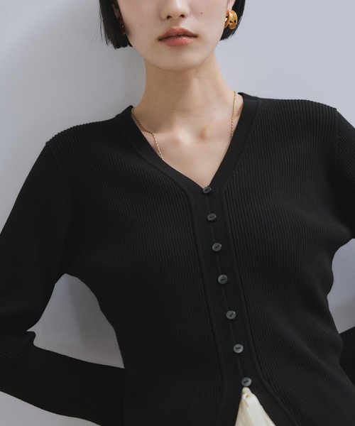 ADAM ET ROPE'（アダムエロペ）の「【WEB限定】エコベロVネックカーディガン（カーディガン/ボレロ・レディース・ブラック/オフホワイト/チャコールグレー/レッド・FREE）」の22枚目の写真
