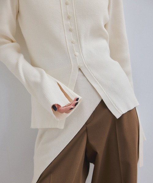 ADAM ET ROPE'（アダムエロペ）の「【WEB限定】エコベロVネックカーディガン（カーディガン/ボレロ・レディース・ブラック/オフホワイト/チャコールグレー/レッド・FREE）」の20枚目の写真