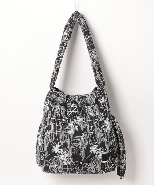 UN3D.（アンスリード）の「LINE FLOWER QUILTING HUGE BAG / ラインフラワーキルティングヒュージバッグ（ハンドバッグ・レディース・ブラック/ホワイト・FREE）」の2枚目の写真