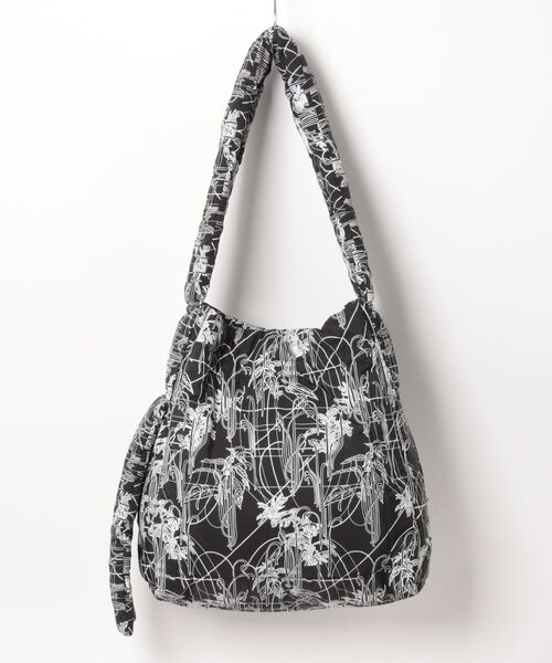 UN3D.（アンスリード）の「LINE FLOWER QUILTING HUGE BAG / ラインフラワーキルティングヒュージバッグ（ハンドバッグ・レディース・ブラック/ホワイト・FREE）」の3枚目の写真