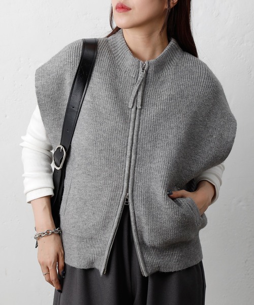 COLONY 2139（コロニートゥーワンスリーナイン）の「片畦ジップアップベスト（ベスト・レディース・ブラック/バーガンディー/グレー・FREE）」の4枚目の写真