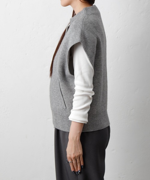 COLONY 2139（コロニートゥーワンスリーナイン）の「片畦ジップアップベスト（ベスト・レディース・ブラック/バーガンディー/グレー・FREE）」の20枚目の写真