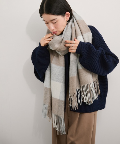 TWEED MILL（ツイードミル）の「【TWEEDMILL/ツイードミル】大判ストール（ストール/ショール・レディース・チャコールグレー/グレー/オフホワイト/ブラック系その他3/グレー系その他/ブルー系その他6/ベージュ系その他/グリーン系その他・FREE）」の6枚目の写真