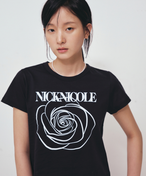 NICK&NICOLE(ニックアンドニコール)の「ROSE SIGNATURE CROP TOP_BLACK WHITE(Tシャツ/カットソー・レディース・その他・FREE)」の2枚目の写真