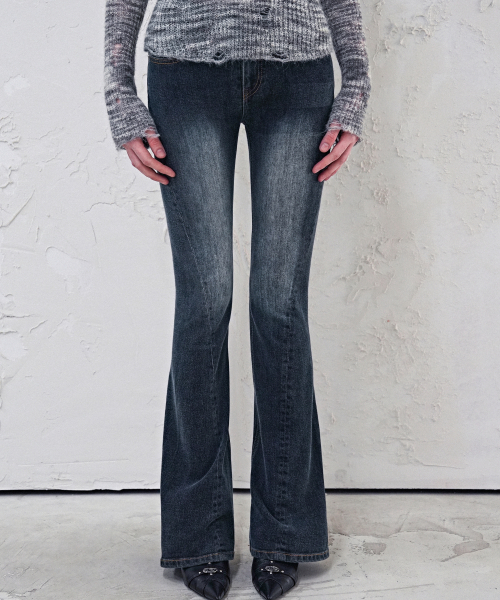 AVANDRESS（アバンドレス ）の「Shadow Line Bootscut Pants BLACK（デニムパンツ・レディース・ブラック・SMALL/MEDIUM/LARGE）」の2枚目の写真