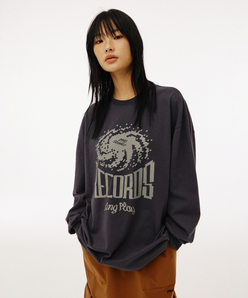 1993STUDIO(1993スタジオ)の「ロングプレイレコード ロングスリーブ_チャコール(Tシャツ/カットソー・レディース・その他・MEDIUM/LARGE)」の5枚目の写真