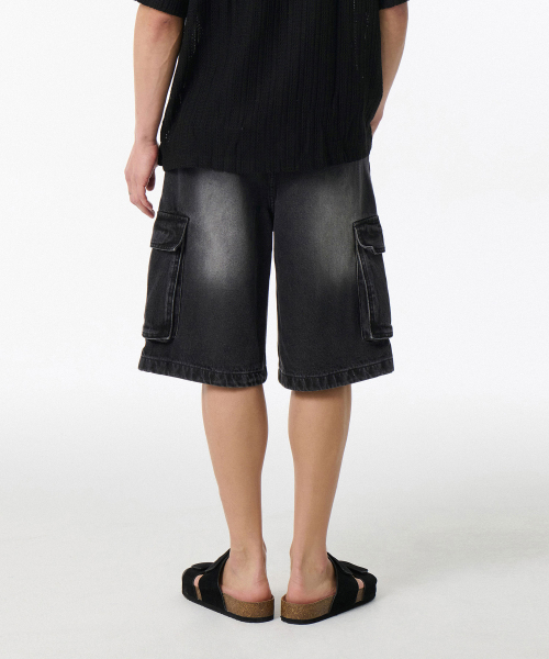 MUSINSA STANDARD（ムシンサスタンダード）の「ビッグブラシカーゴバミューダデニムパンツ[ブラック]（デニムパンツ・メンズ・その他・40/38/36/34/32/30/31/33/26/27/28/29）」の2枚目の写真