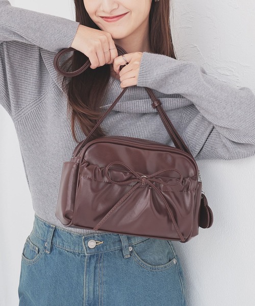 Honeys(ハニーズ)の「ハートミラーリボンバッグ(ショルダーバッグ・レディース・アイボリー/ピンクベージュ/ブラック/ブラウン・FREE)」の3枚目の写真