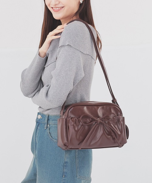 Honeys(ハニーズ)の「ハートミラーリボンバッグ(ショルダーバッグ・レディース・アイボリー/ピンクベージュ/ブラック/ブラウン・FREE)」の18枚目の写真