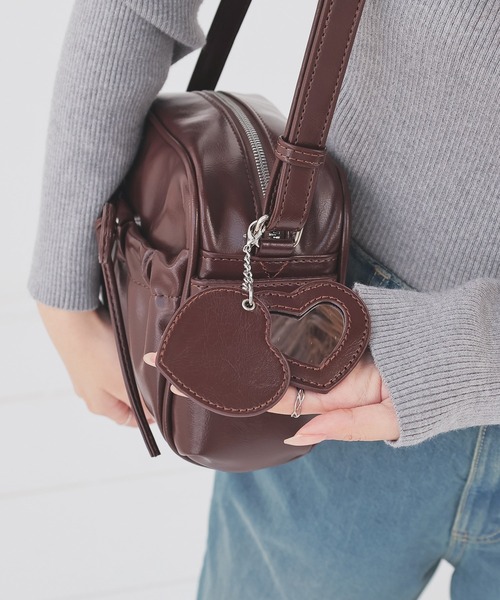 Honeys(ハニーズ)の「ハートミラーリボンバッグ(ショルダーバッグ・レディース・アイボリー/ピンクベージュ/ブラック/ブラウン・FREE)」の21枚目の写真