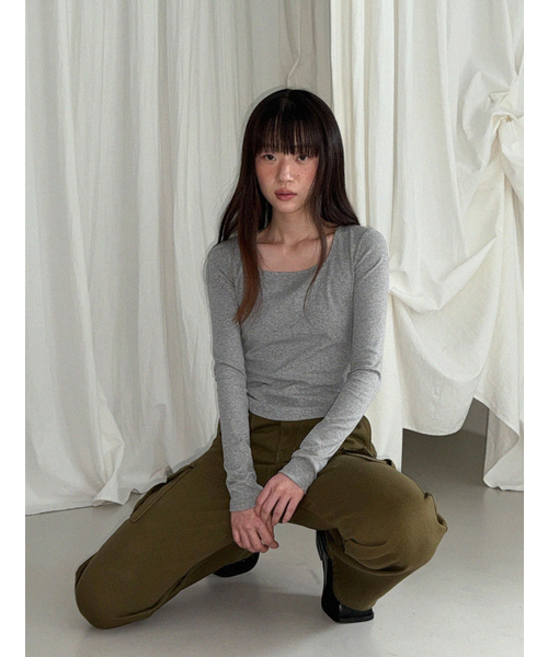 TWEE(トゥウィー)の「スティールベーシック長袖Tシャツ(スクエアネックver.)(Tシャツ/カットソー・レディース・ブラック/グレー/アイボリー・FREE)」の5枚目の写真