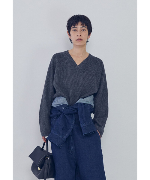 1er Arrondissement(プルミエアロンディスモン)の「ウールナイロン畦Vネックプルオーバー(ニット/セーター・レディース・グレー系その他7/ブラック系その他3/オフホワイト・FREE)」の15枚目の写真
