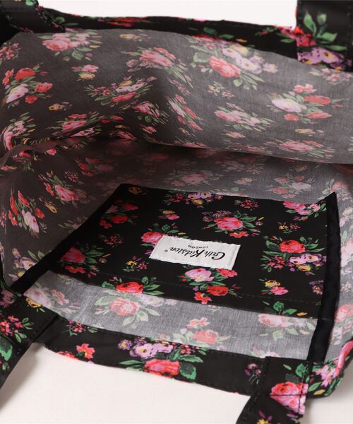 Cath Kidston(キャスキッドソン)の「トートバッグ Icon Floral(トートバッグ・レディース・ホワイト/ブラック・FREE)」の7枚目の写真