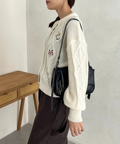 CPCM(シーピーシーエム)の「花刺繍ケーブルカーディガン(カーディガン/ボレロ・レディース・グレー/アイボリー/ブラック・FREE)」の7枚目の写真