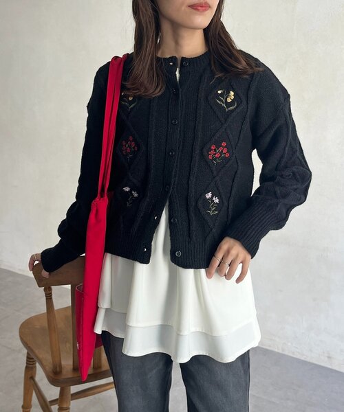 CPCM(シーピーシーエム)の「花刺繍ケーブルカーディガン(カーディガン/ボレロ・レディース・グレー/アイボリー/ブラック・FREE)」の13枚目の写真